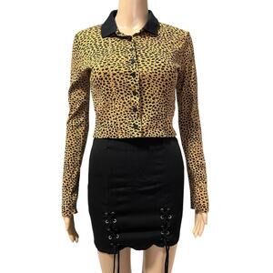 Trendy Leopard Print Crop Top with Black Collar